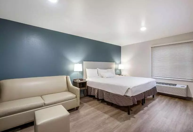 Hotelli Woodspring Suites Gurnee  Chicago