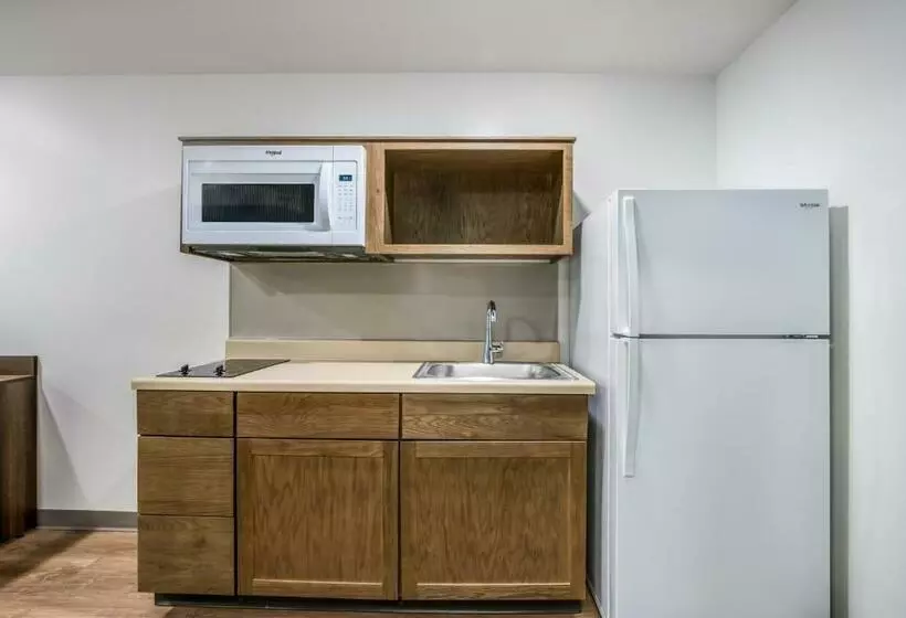 Hotelli Woodspring Suites Gurnee  Chicago