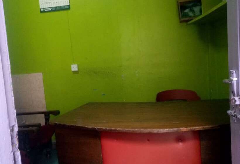 پانسیون Othaya Annex Lodge