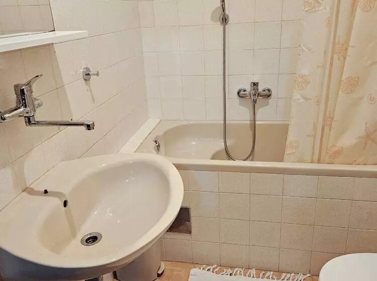 Residenssi Sunflower House With A Pool And Large Garden