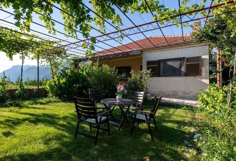 Residenssi Sunflower House With A Pool And Large Garden