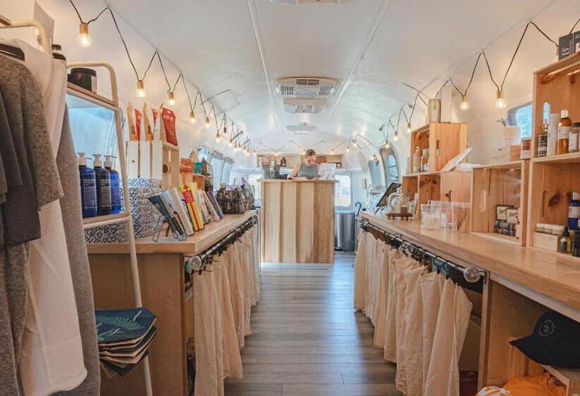 Курорт Hutton Brickyards Riverfront Hotel & Venue