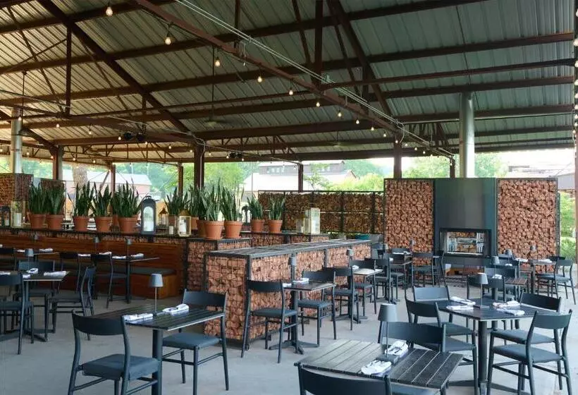 Lomakeskus Hutton Brickyards Riverfront Hotel & Venue