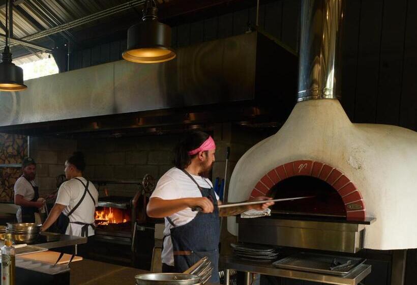 Курорт Hutton Brickyards Riverfront Hotel & Venue