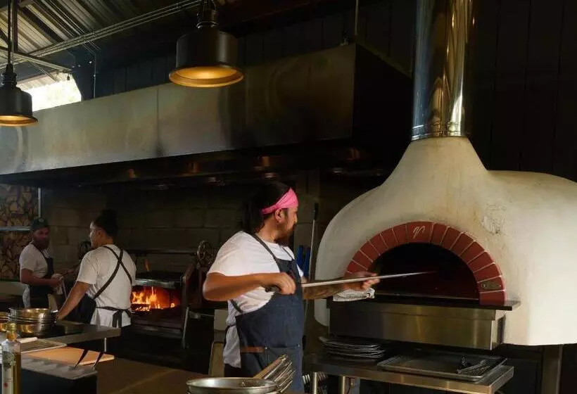 Lomakeskus Hutton Brickyards Riverfront Hotel & Venue