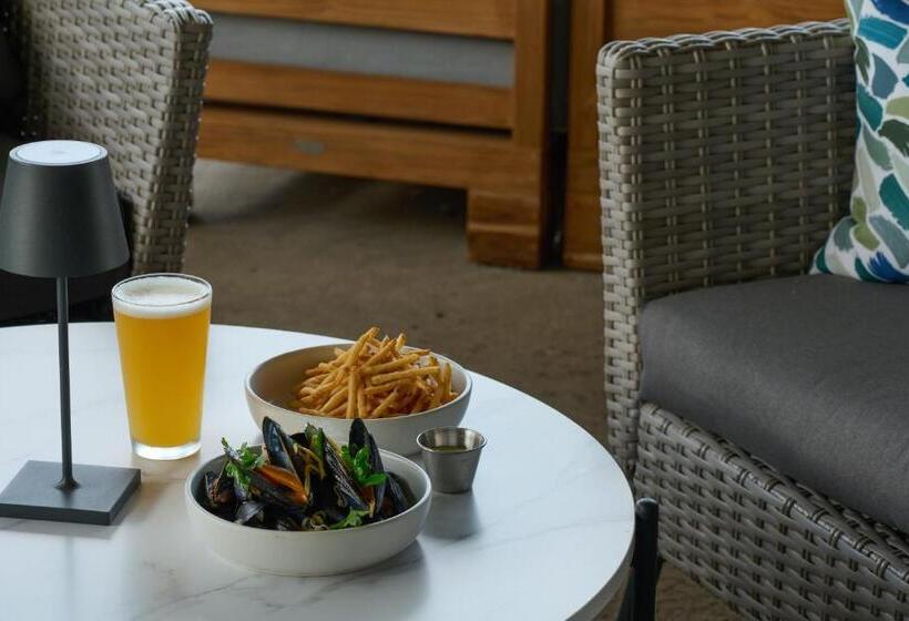 Курорт Hutton Brickyards Riverfront Hotel & Venue