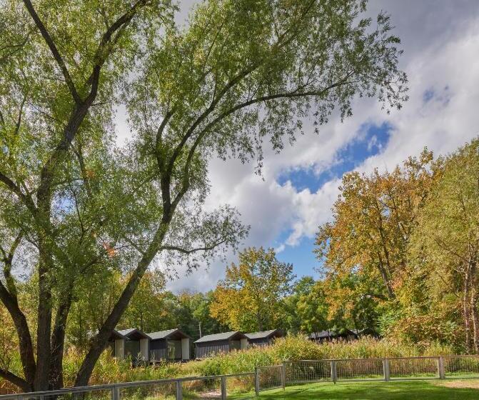 Курорт Hutton Brickyards Riverfront Hotel & Venue