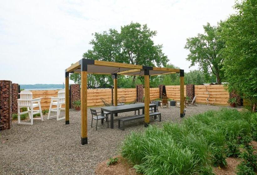 Курорт Hutton Brickyards Riverfront Hotel & Venue