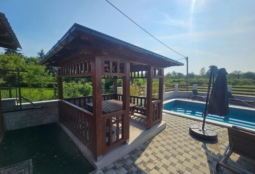 Secluded Cottage In Sveti Petar Mrežnički With Swimming Pool