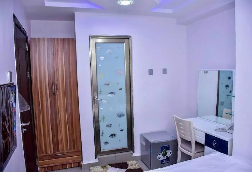 Thrivemax Hotel And Suites