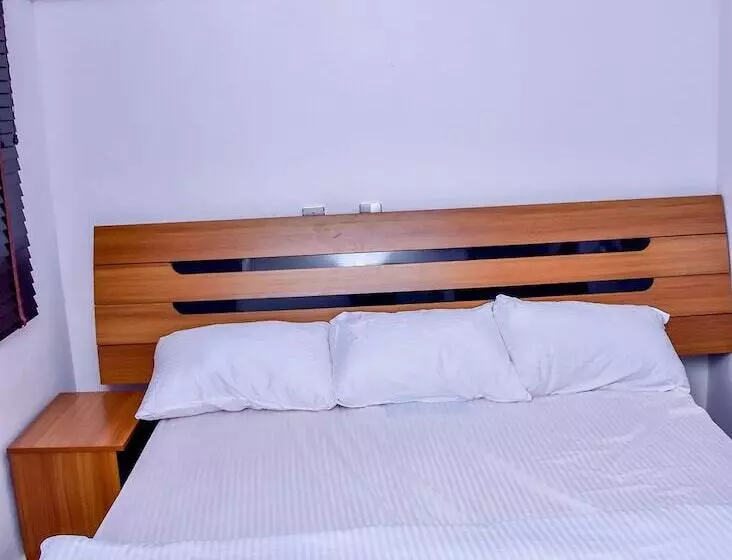 Thrivemax Hotel And Suites
