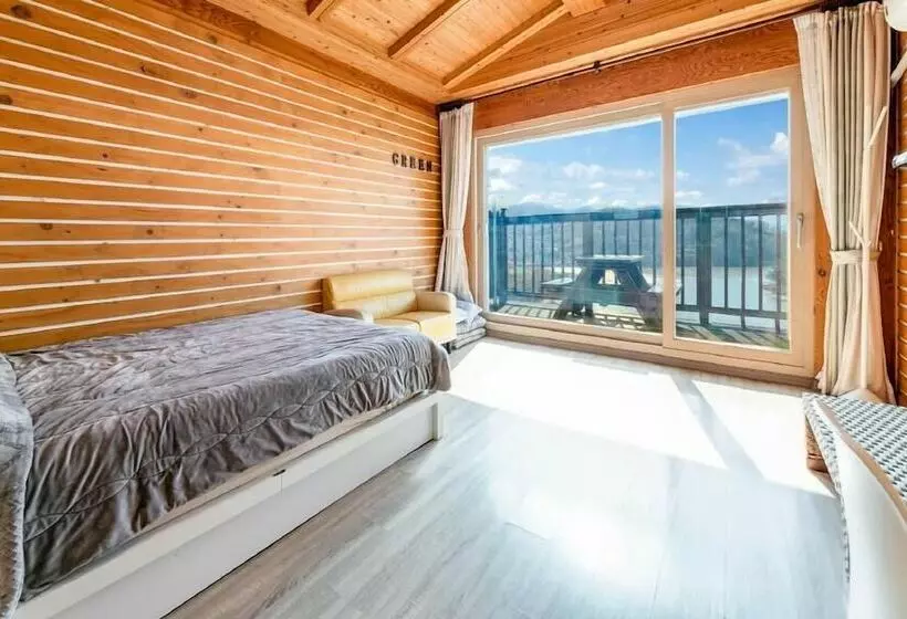 Yeosu Greenhouse Pension