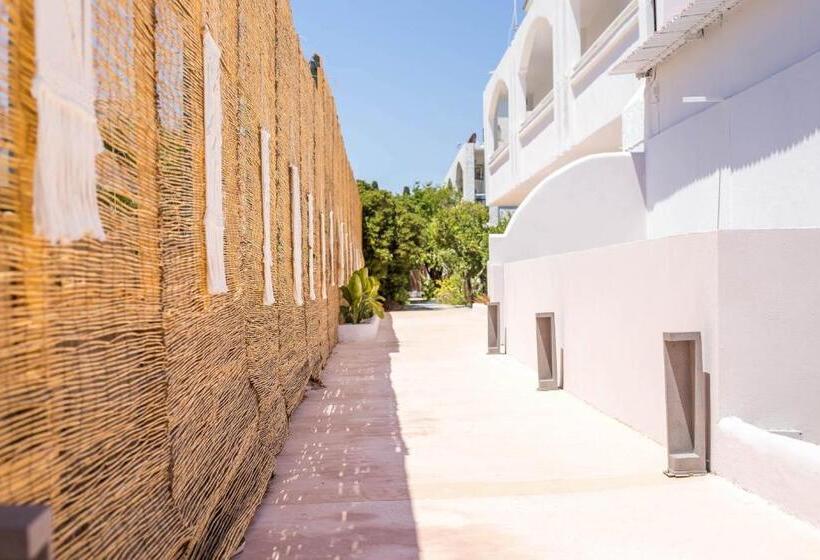 Atma Beach Rooms & Suites