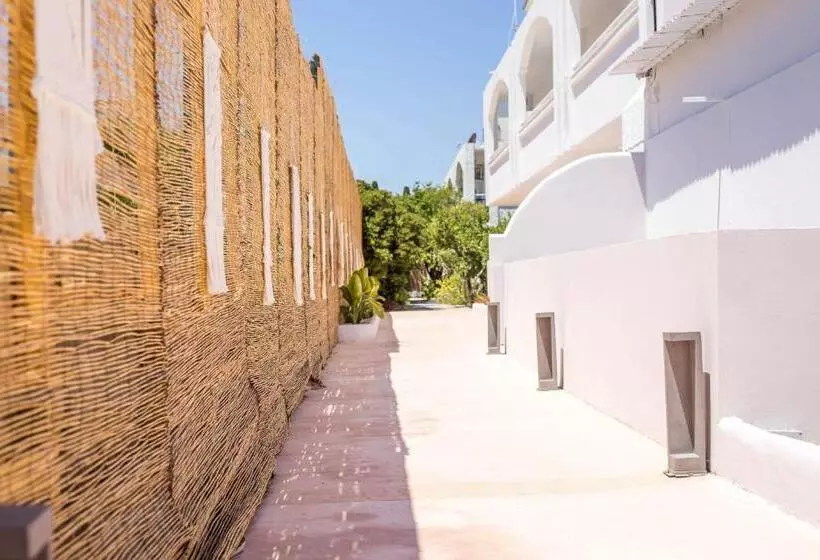 Atma Beach Rooms & Suites