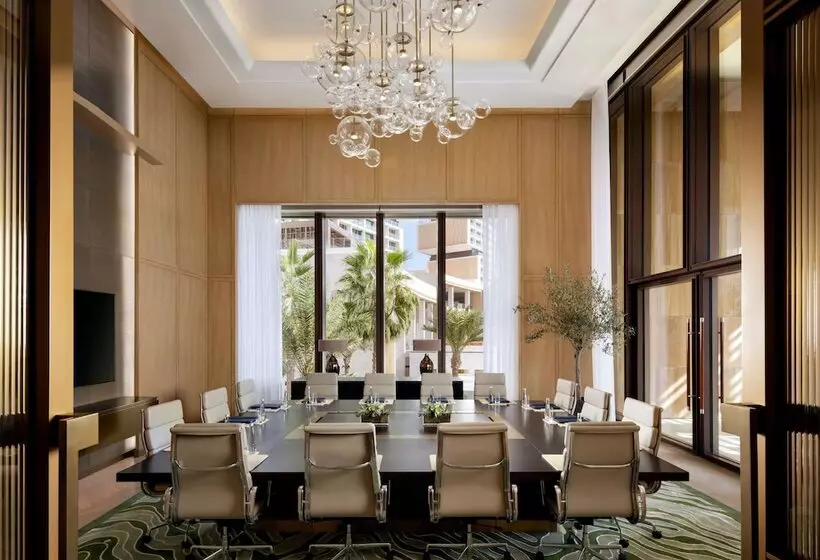 هتل Atlantis The Royal