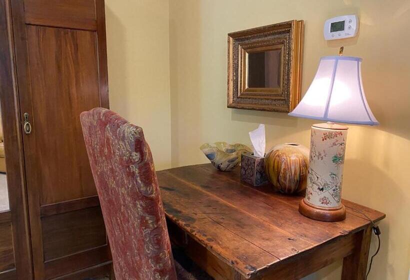 مبيت وإفطار The Birdnest Inn