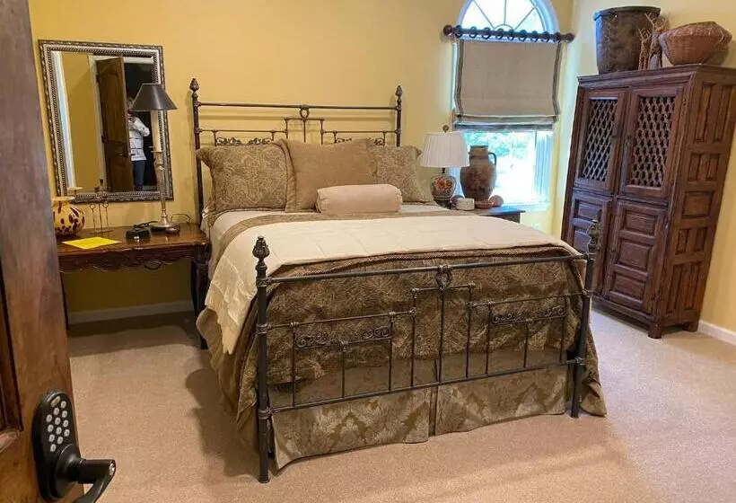 ベッドアンドブレックファースト The Birdnest Inn