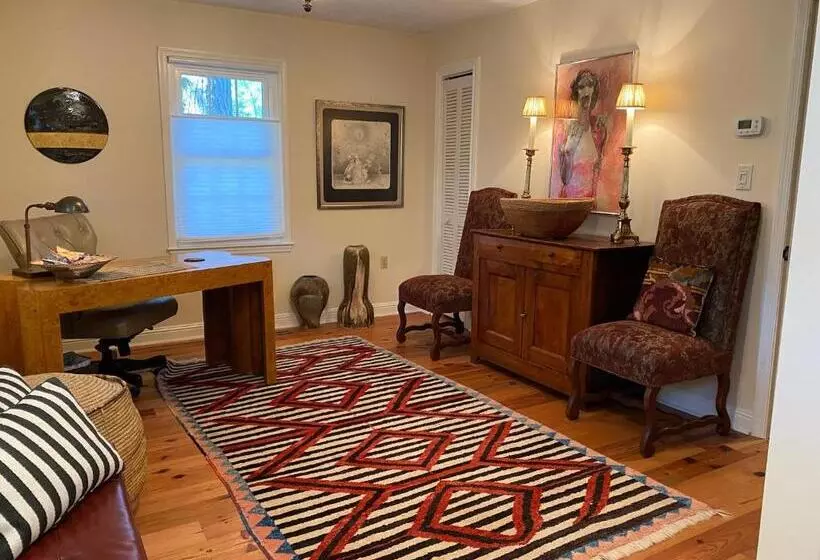 ベッドアンドブレックファースト The Birdnest Inn