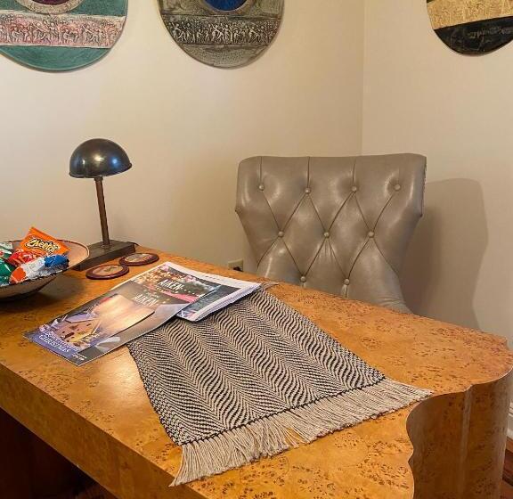 مبيت وإفطار The Birdnest Inn