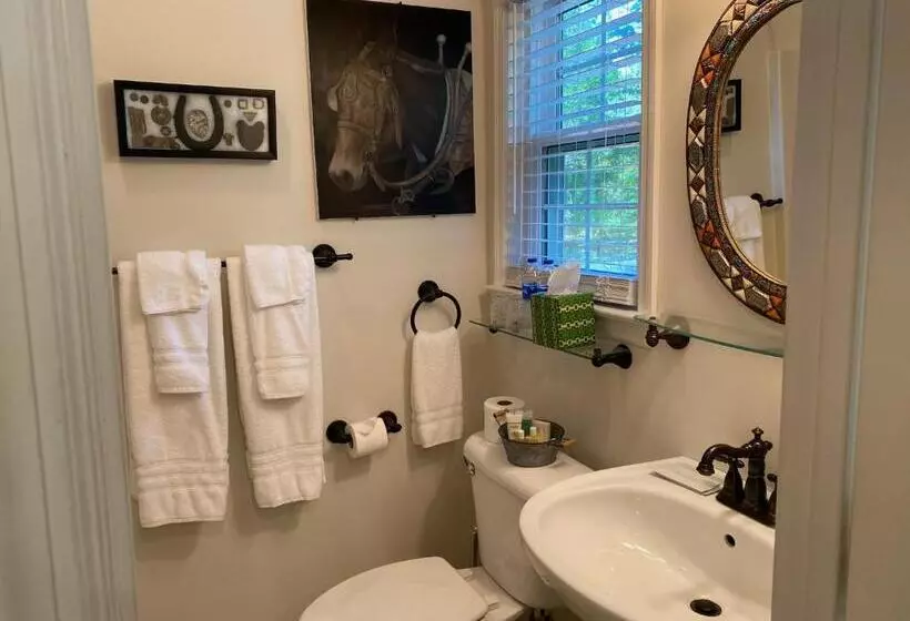 ベッドアンドブレックファースト The Birdnest Inn