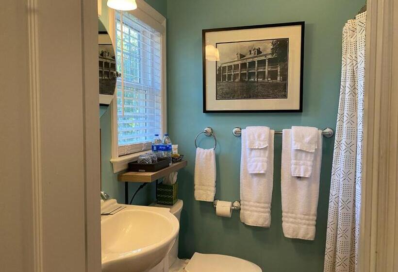 مبيت وإفطار The Birdnest Inn