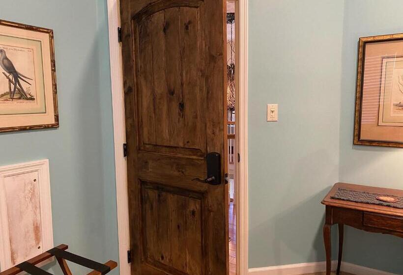 مبيت وإفطار The Birdnest Inn