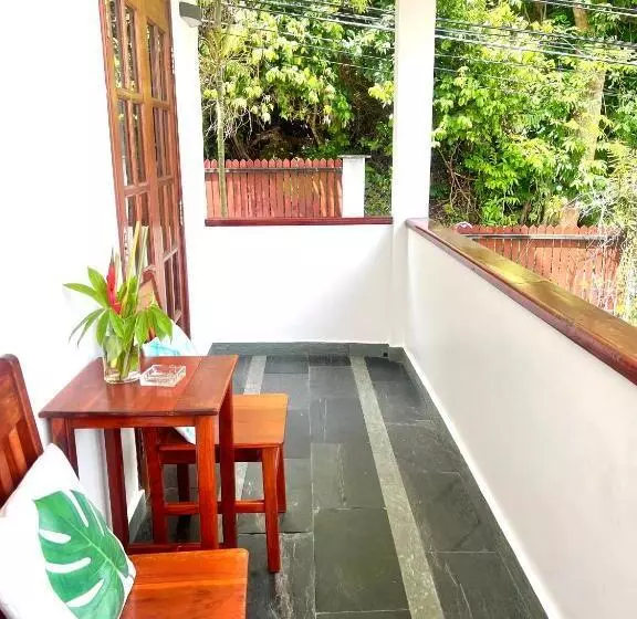 هتل Hilltop Boutique