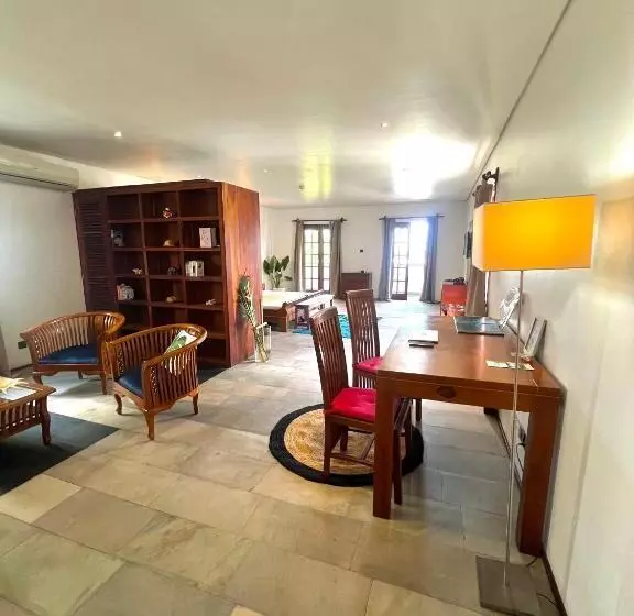 هتل Hilltop Boutique