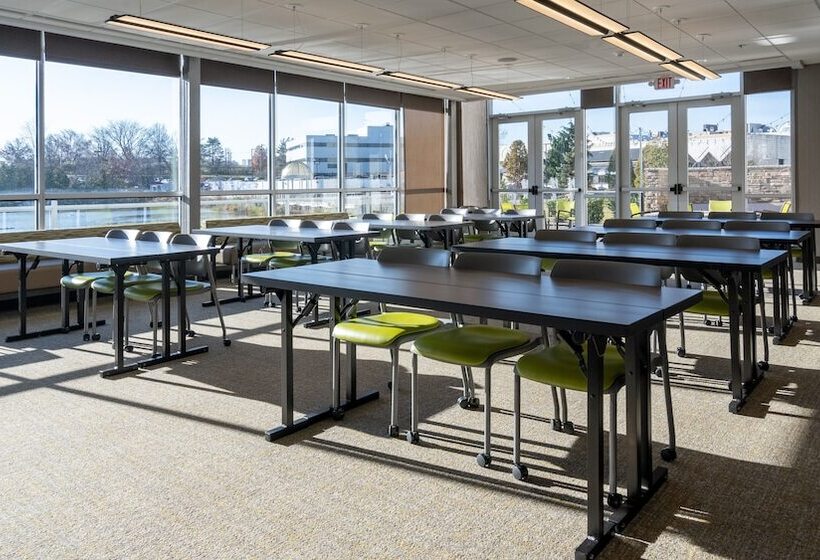 Hotelli Springhill Suites By Marriott Woodbridge