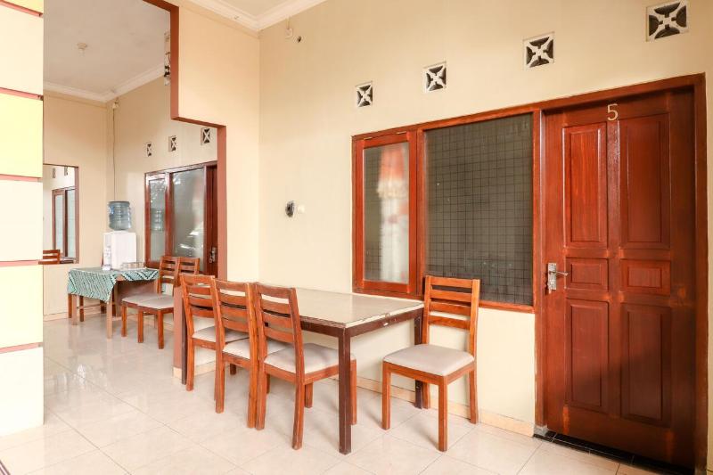 בית מלון כפרי The Joglo Family