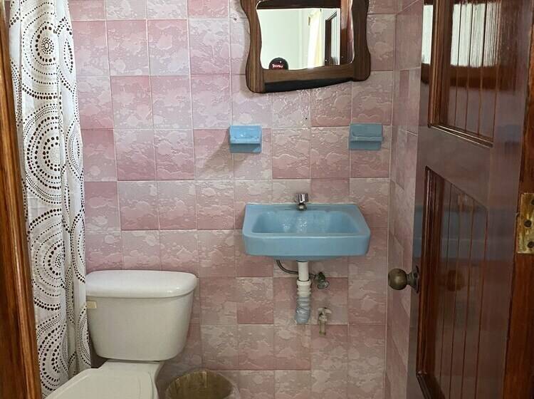 בית מלון כפרי Adoquin