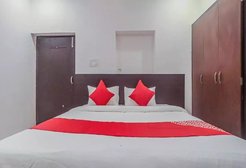 Hotelli Capital O 81107  Sai Palace
