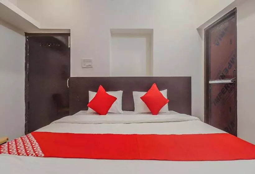 Hotelli Capital O 81107  Sai Palace