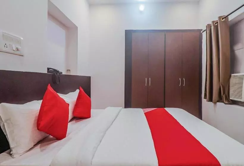 Hotelli Capital O 81107  Sai Palace