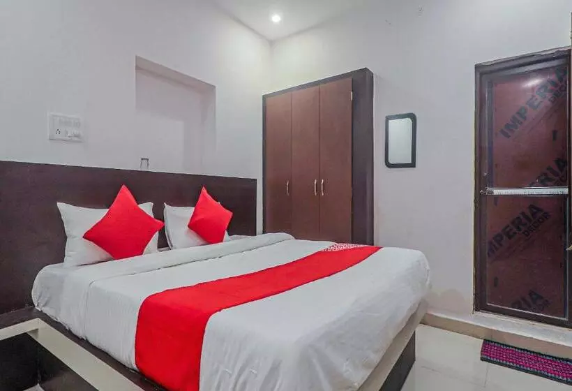 Hotelli Capital O 81107  Sai Palace