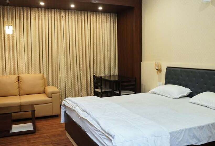 Hotel Malayalee Club