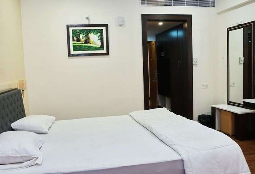 Hotel Malayalee Club