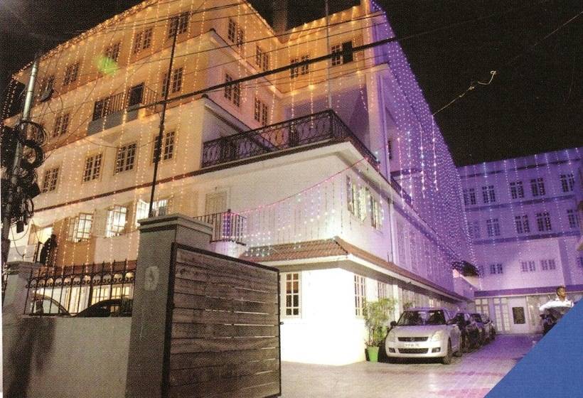 Hotel Malayalee Club