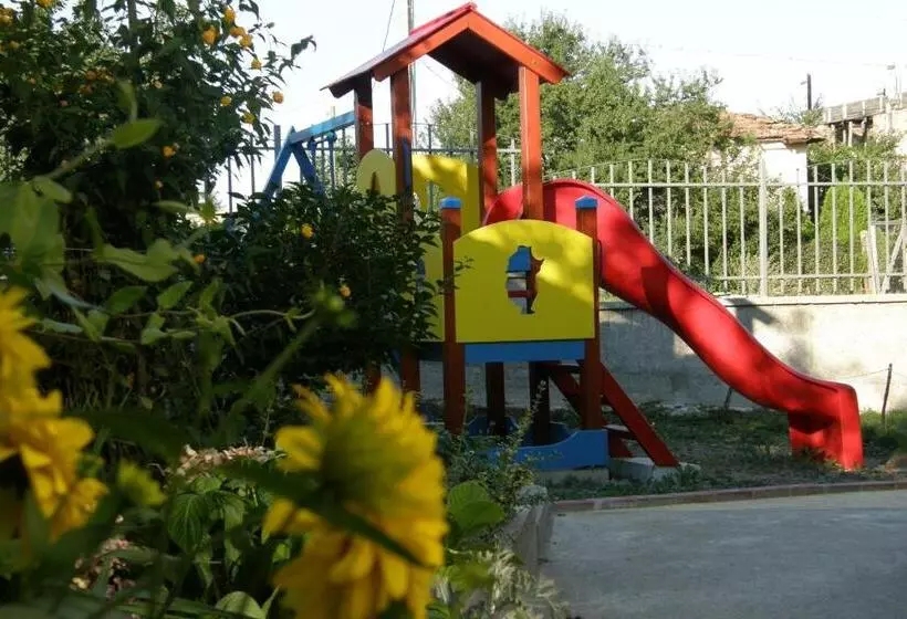 هتل Rezovo Family
