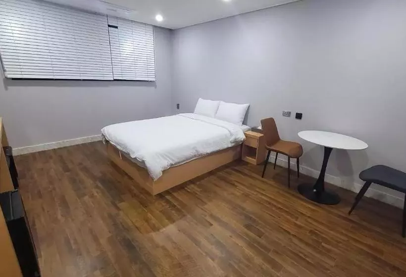 Aroomi Hotel Hyupjae