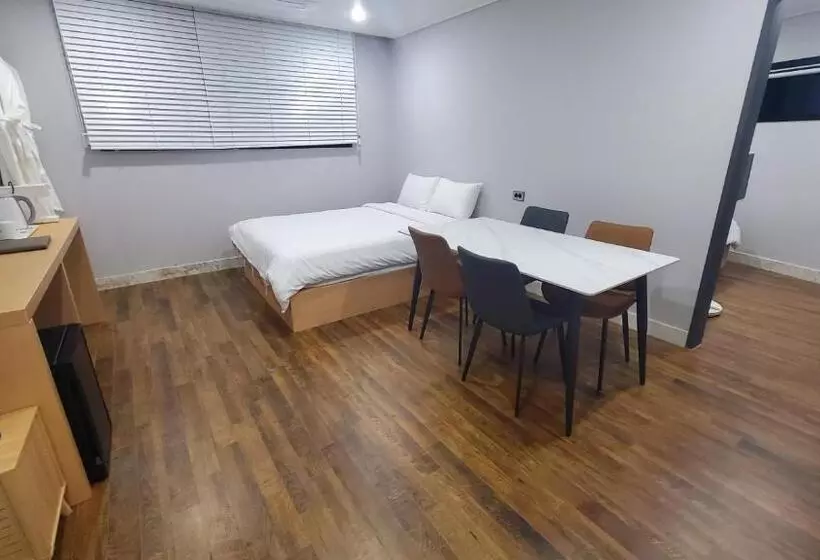 Aroomi Hotel Hyupjae