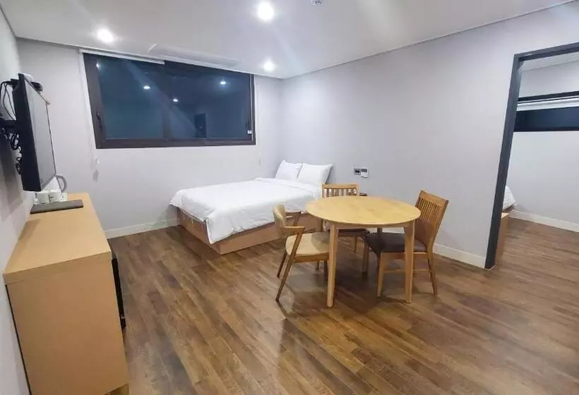 Aroomi Hotel Hyupjae