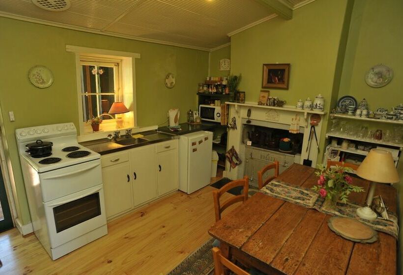 Bed and Breakfast Emma Tiver Heritage Cottage