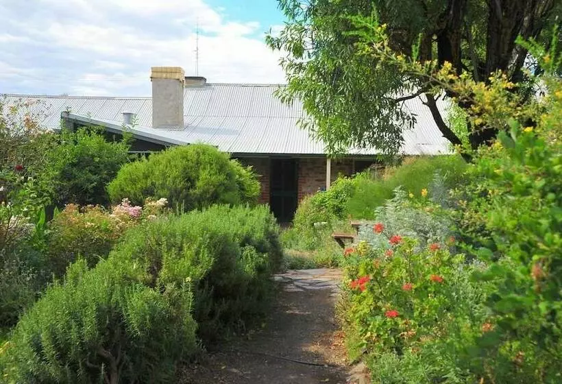 Aamiaismajoitus (B&B) Emma Tiver Heritage Cottage