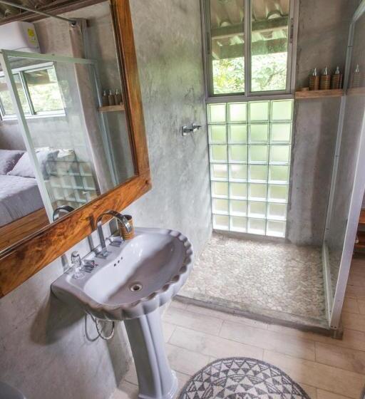 Отель Breathe Healing & Wellness