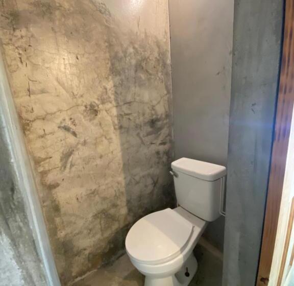 Отель Breathe Healing & Wellness