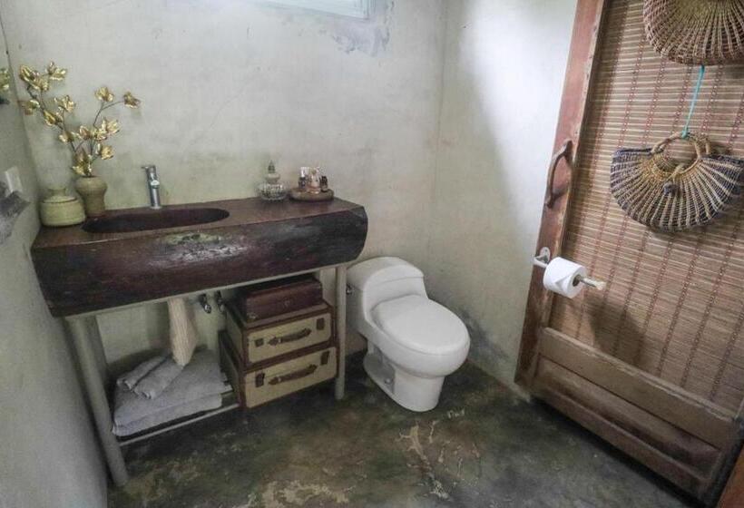 Отель Breathe Healing & Wellness