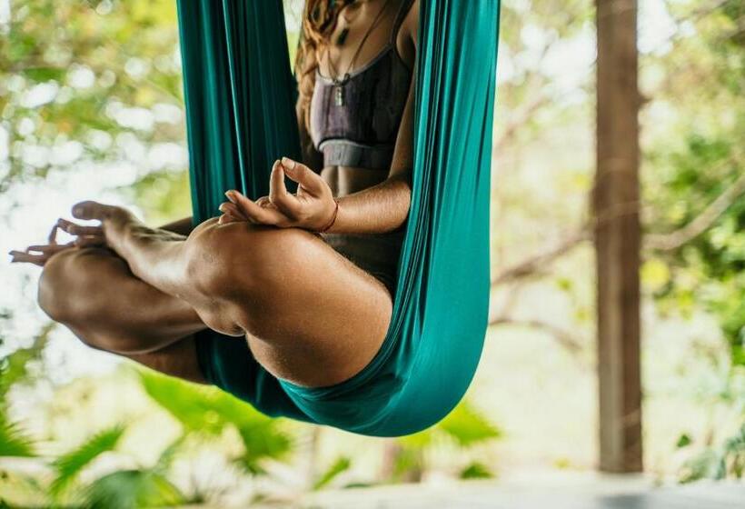 Отель Breathe Healing & Wellness