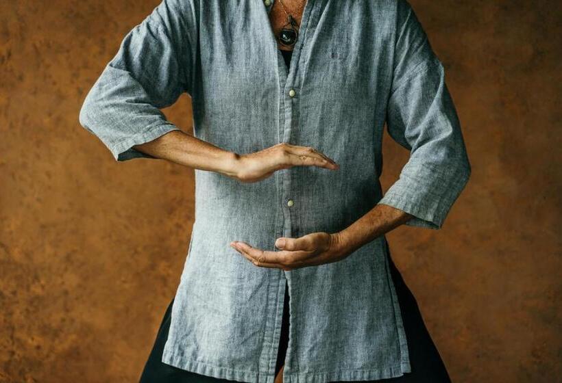 Отель Breathe Healing & Wellness