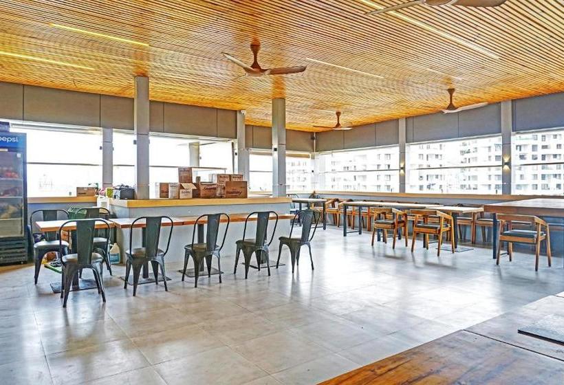 בית מלון כפרי Capital O 23720 Yogiraj Inn